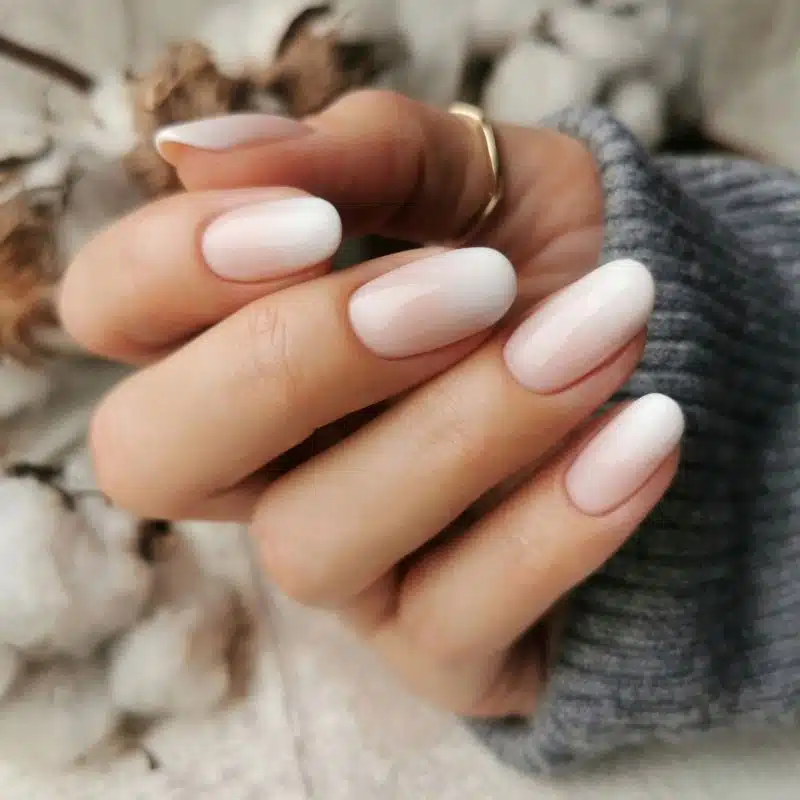 Création d'un look parfait Ongle Baby Boomer Rose pour un style chic et subtil