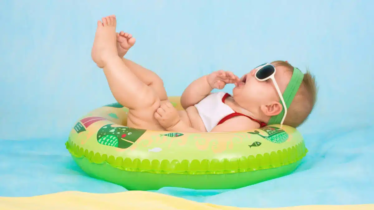 Arrêtez de vous inquiéter : la tenue anti-UV pour bébé est là pour le protéger !