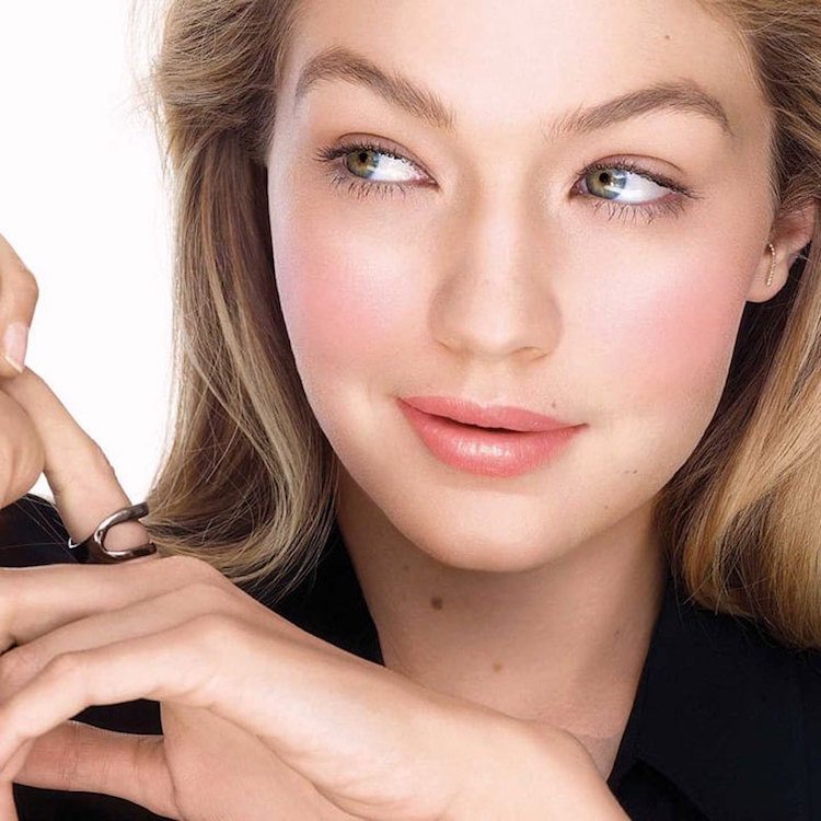 Quelle couleur de blush pour peau claire ? SOS Beauté